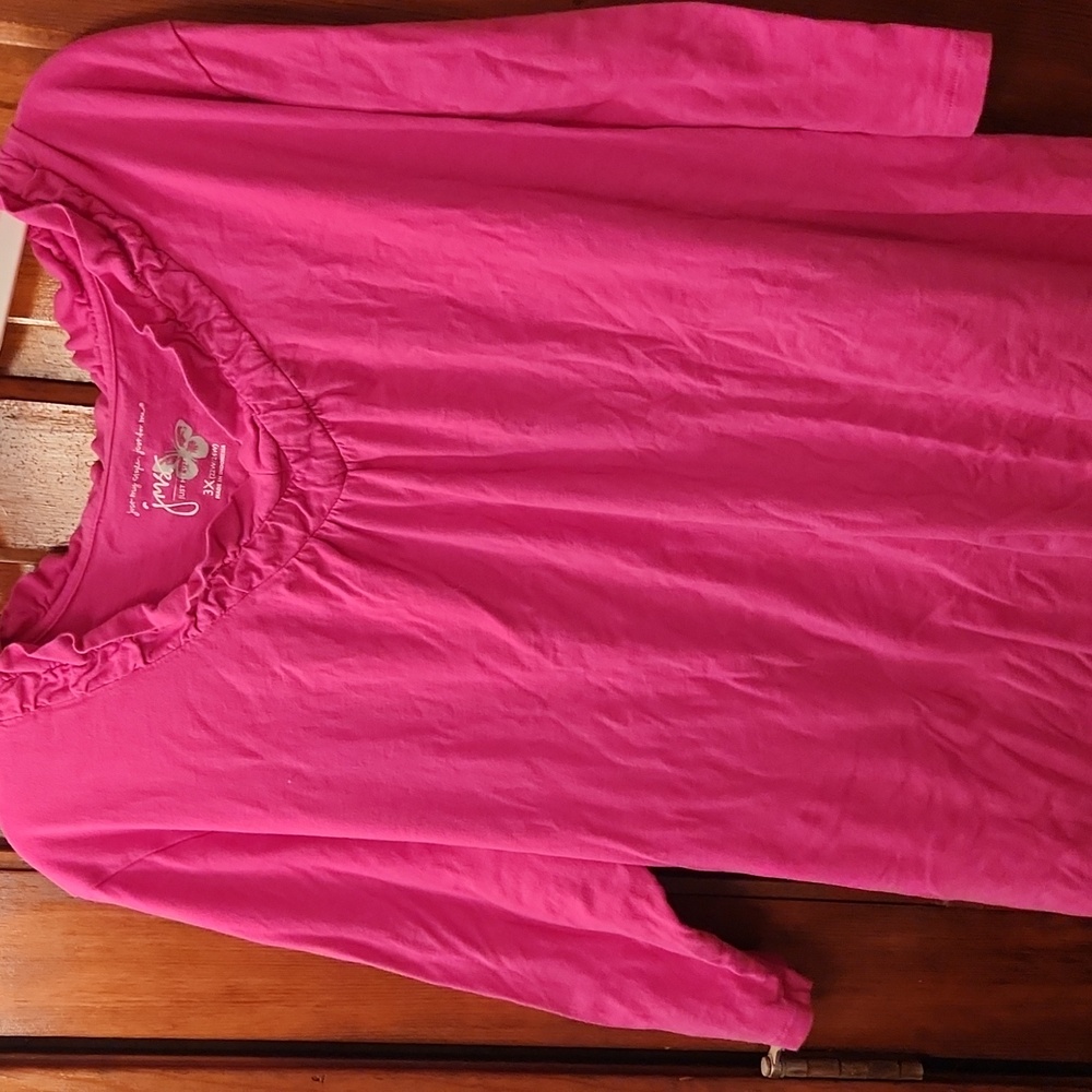 Cute 3/4 length sleeve Vneck bright pink tunic